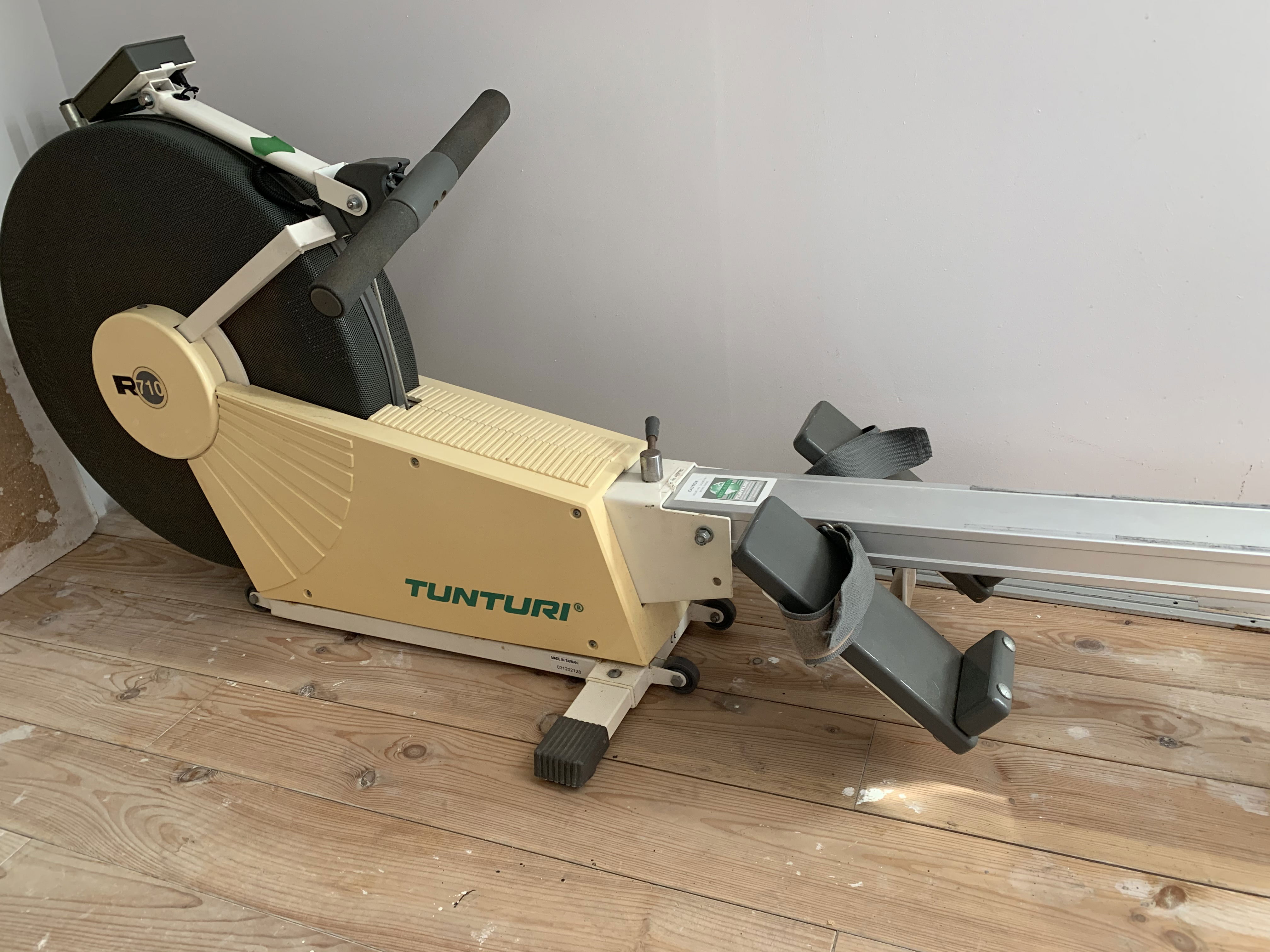 For sale Tunturi R710 rowing machine Buy and sell items in Altea